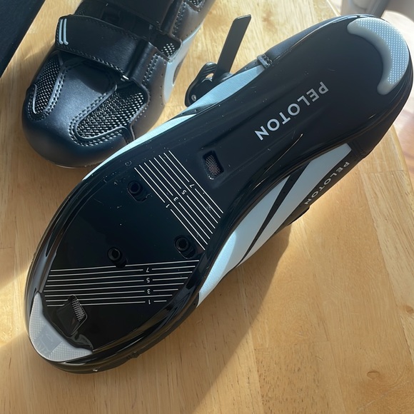 Peloton Cycling Shoes, size 40, women 9, men 7 - Picture 4 of 5